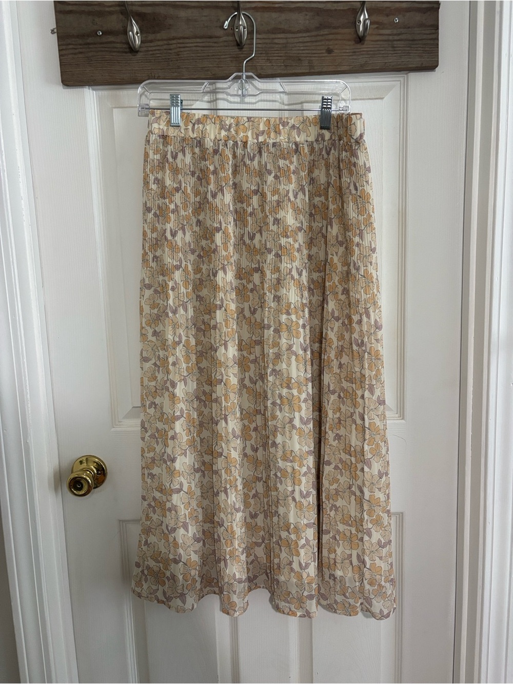 Wishlist Floral Pleated Midi Skirt in Cream and Tan